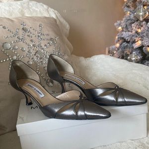 MANOLO BLAHNIK Size 37 pewter color